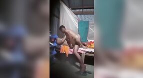 Frisch gebrauter Webcam-porno mit indischem Sex im Dorf 3 min 00 s