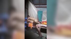 Frisch gebrauter Webcam-porno mit indischem Sex im Dorf 3 min 40 s
