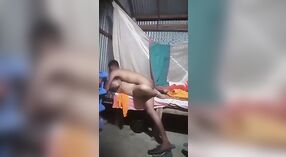 Frisch gebrauter Webcam-porno mit indischem Sex im Dorf 4 min 20 s