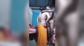 Frisch gebrauter Webcam-porno mit indischem Sex im Dorf 0 min 0 s