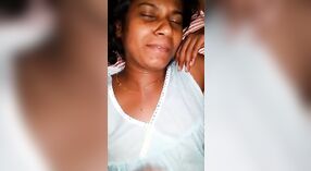श्रीलंकाई युगल की रात सेक्स टेप अपने मूड उठा लेंगे 0 मिन 0 एसईसी