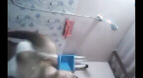 Сексуальная девушка из Ченнаи записывает, как она принимает ванну 0 минута 0 сек