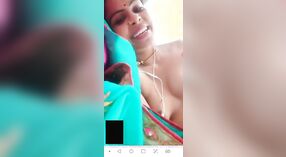 Pertunjukan payudara istri India harus ditonton oleh penggemar porno telanjang 1 min 20 sec