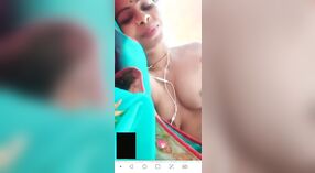 Pertunjukan payudara istri India harus ditonton oleh penggemar porno telanjang 3 min 40 sec
