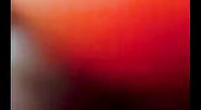 ربة منزل هندية ذات أثداء كبيرة تمارس الجنس مع مستأجرها في هذا الفيديو الساخن 3 دقيقة 00 ثانية