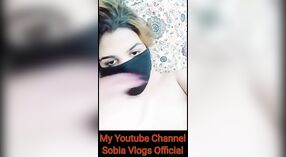 Pakistani mommy craves anale e micio piacere con dita 4 min 40 sec