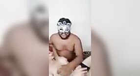 Desi karısının XXX sevgilisi ona bu sıcak porno videoda hayatının yolculuğunu veriyor 5 dakika 20 saniyelik
