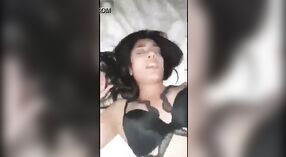 Pakistanisches Sexvideo zeigt ein indisches Amateur-Mädchen in intensiver Action 1 min 20 s