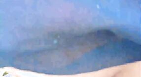 தேசி பெண் பூங்காவில் ஒரு பைலனுடன் பொதுவில் குறும்பு செய்கிறார் 7 நிமிடம் 00 நொடி
