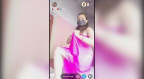 El show de cámara en vivo de Desi couple presenta a una chica india caliente en lencería 0 mín. 0 sec