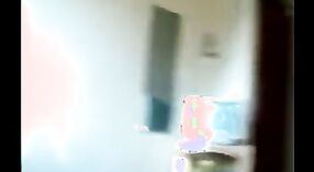 La salope étudiante sauvage de la femme indienne se remplit de sexe hardcore dans une vidéo maison 1 minute 20 sec