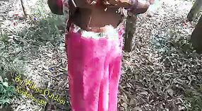 అవుట్డోర్ ఇండియన్ సెక్స్ మూవీ: ఒక టీనేజ్ జంట అరణ్యంలో తీవ్రమైన ఎన్‌కౌంటర్ 7 మిన్ 50 సెకను
