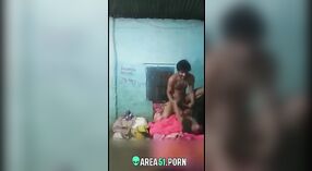 فيديو (ديزي إم إم سي) يلتقط زوجة هندية وشقيق زوجها ينخرطان في نشاط جنسي 0 دقيقة 0 ثانية