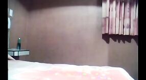 La ménagère indienne Puja hour devient coquine dans une vidéo porno hardcore 0 minute 0 sec
