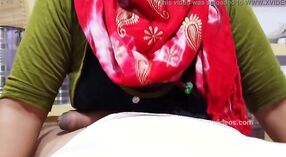 இந்திய கல்லூரி பெண் சமையலறையில் தனது இறுக்கமான ஆஷோலை நீட்டுகிறார் 5 நிமிடம் 20 நொடி