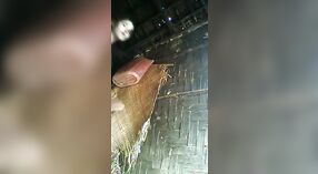 La vidéo sexy de Dehati présente une fille coquine de style campagnard révélant son décolleté 1 minute 50 sec