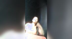 La vidéo sexy de Dehati présente une fille coquine de style campagnard révélant son décolleté 0 minute 0 sec