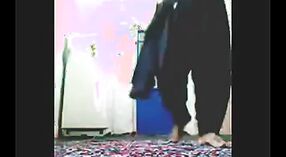 فيديو جنسي باكستاني يظهر زوجة تحصل على بوسها مارس الجنس من قبل جارتها في وضع ريمكس 2 دقيقة 50 ثانية