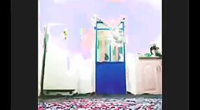 El video de sexo paquistaní presenta a una esposa follada por el coño por su vecino en posición de perrito 3 mín. 10 sec