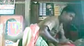 Индийская тетушка занимается сексом со своим соседом 1 минута 50 сек
