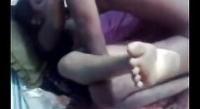 Istri desa India yang panas dan pedas menikmati seks buatan sendiri 5 min 20 sec