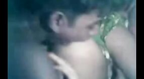 Chico Desi caliente disfruta del sexo oral con su novia adolescente en un video casero 0 mín. 0 sec