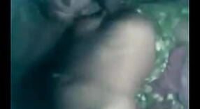 गर्म देसी आदमी मौखिक सेक्स के साथ किशोर प्रेमिका घर का बना वीडियो में 1 मिन 10 एसईसी