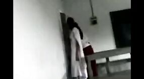 Desi dziewcząt z naturalny cycki złapany w kolegium seks scandal 4 / min 20 sec