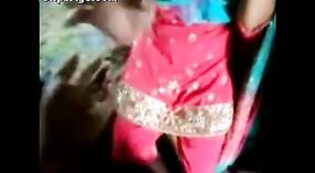 Jonge Indiase vrouw heeft onbeschermde seks met familielid 1 min 00 sec