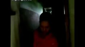Die junge indische Frau hat ungeschützten Sex mit Verwandter 3 min 00 s