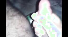 Ein durchgesickertes Video eines südindischen schwulen Mannes, der sich selbst erfreut 2 min 30 s