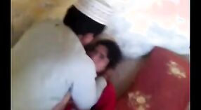 Gadis Muslim remaja diam-diam disetubuhi oleh Moulavi di rumah 2 min 40 sec