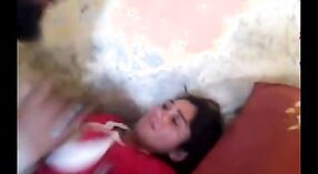 Gadis Muslim remaja diam-diam disetubuhi oleh Moulavi di rumah 3 min 10 sec