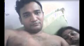 Sex tape torride d'une beauté indienne avec son mari 1 minute 30 sec
