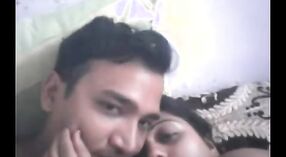 Sex tape torride d'une beauté indienne avec son mari 2 minute 50 sec