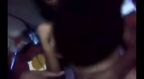 Неизмененное порно видео с тамильской девушкой, в которую проникает ее родственник 4 минута 40 сек