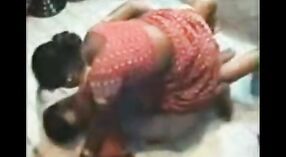 Une femme au foyer indienne chaude se livre à des relations sexuelles torrides et à des photos explicites 1 minute 40 sec
