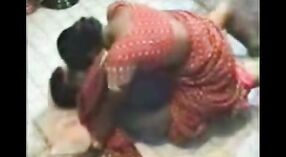 Ciepła Indyjska gospodyni oddaje się ekscytujący seks i wyraźne zdjęcia 1 / min 50 sec