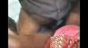 Ciepła Indyjska gospodyni oddaje się ekscytujący seks i wyraźne zdjęcia 0 / min 30 sec