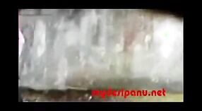 एक युवा भारतीय महिला एक घर का बना वीडियो में अपने साथी के साथ भावुक आउटडोर संभोग में संलग्न है 0 मिन 40 एसईसी