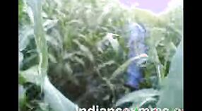 Desi Indian Tante genießt wildes Sex im Dschungel 6 min 20 s