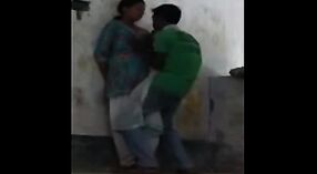 देसी कॉलेजच्या मुलींच्या जिवलग क्षणात प्रेमीसह भारतीय सेक्स व्हिडिओमध्ये गळती झाली 3 मिन 50 सेकंद