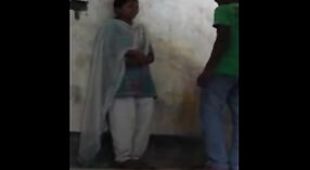 Desi kolegium dziewcząt intimate moment z kochanek leaked w indyjski seks wideo 0 / min 50 sec