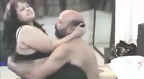 Video sing akeh uwabe Swamiji lan Curvy Lawas wanita melu kegiatan seksual 7 min 00 sec