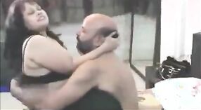 Vidéo torride de Swamiji et d'une femme plus âgée courbée se livrant à une activité sexuelle 7 minute 00 sec