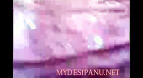 Desi dorp vrouw enjoys outdoor plezier in Rajasthani dorp 1 min 10 sec