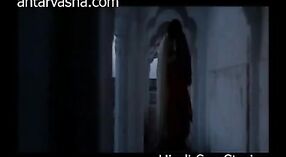 Simi Grewals sensual encounter với Shashi Kapoor trong một bộ phim Bollywood cổ điển năm 1972 4 tối thiểu 20 sn