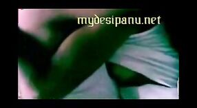 Femme mature tamoule se déshabillant dans les toilettes pour un MMS privé 4 minute 20 sec