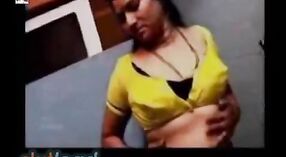 Indiase tante uit Andhra Pradesh 0 min 0 sec