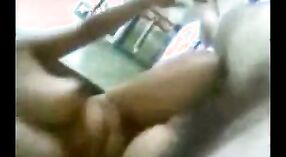 Une indienne Poorna offre du sexe pour de l'argent dans une vidéo explicite 4 minute 00 sec
